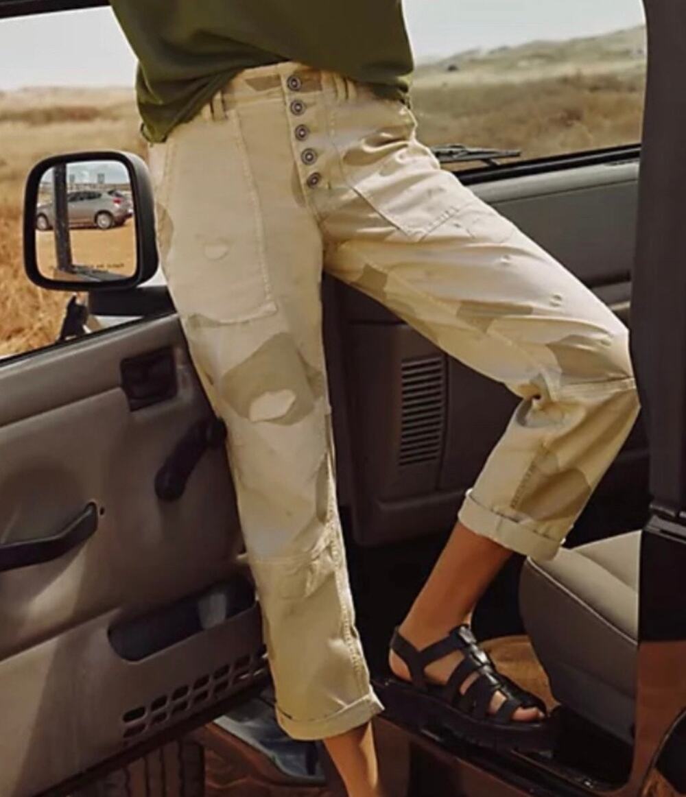 Anthropologie Pilcro The Wanderer Exposed Buttonfly Camo Pants